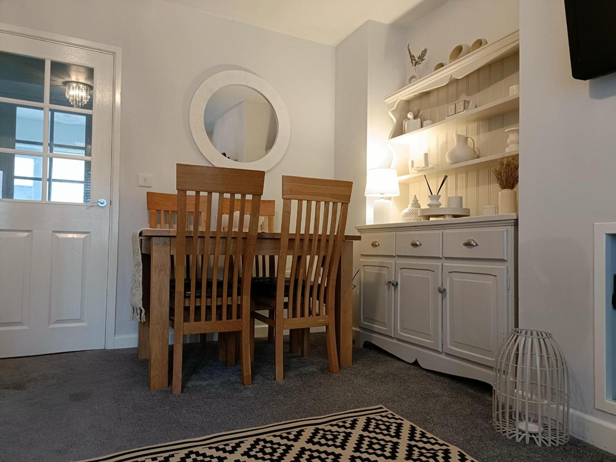 Charming Terrace Home In Whitchurch 외부 사진
