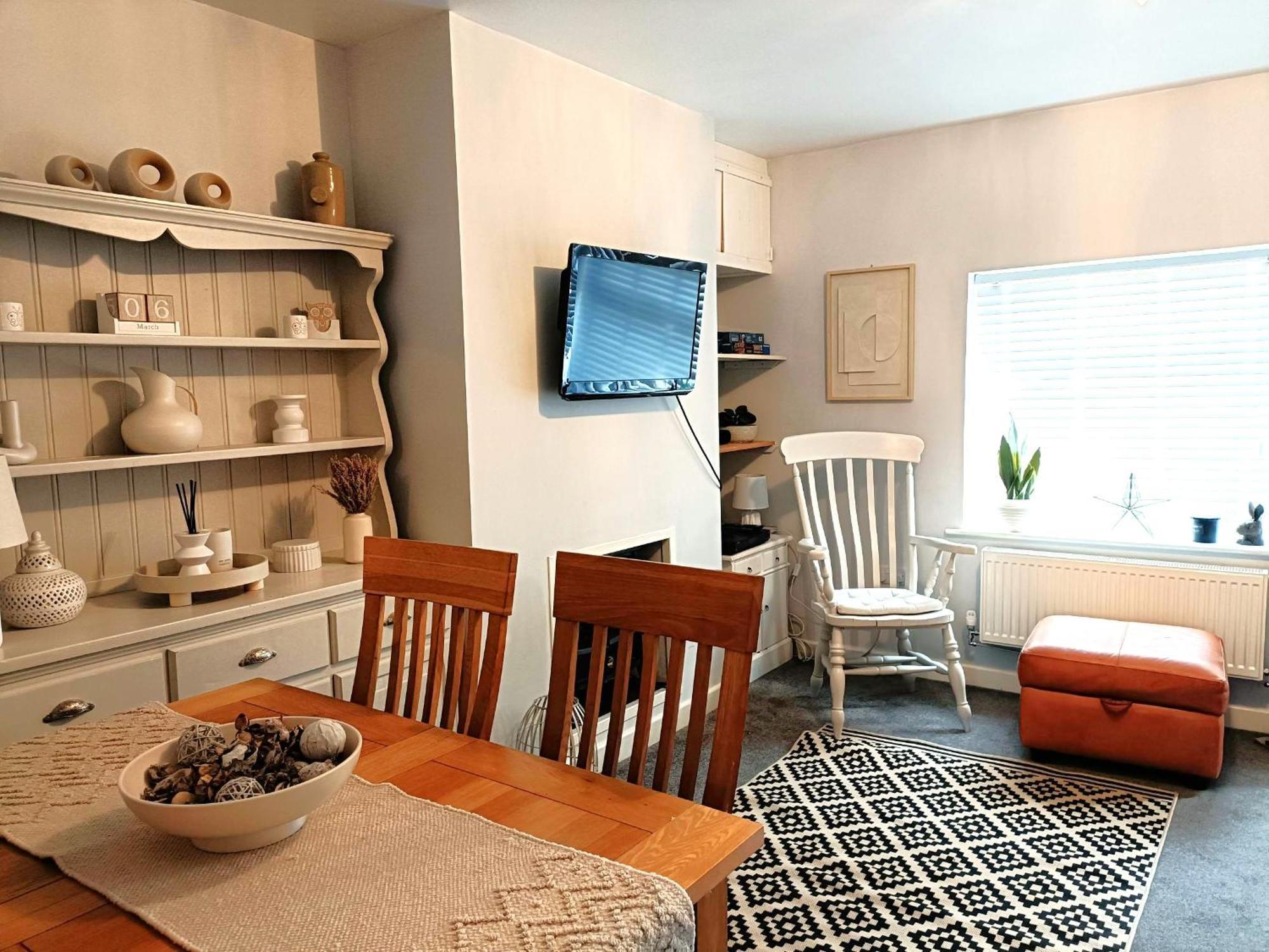 Charming Terrace Home In Whitchurch 외부 사진